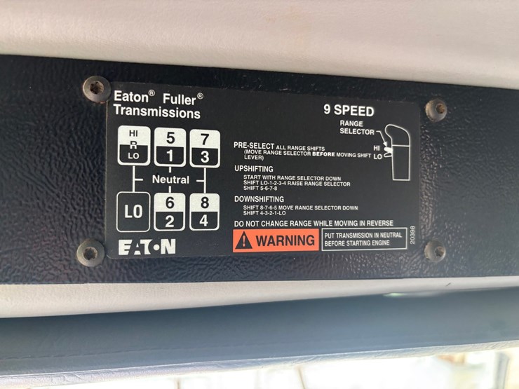 1999-freightliner-fl80-image-47