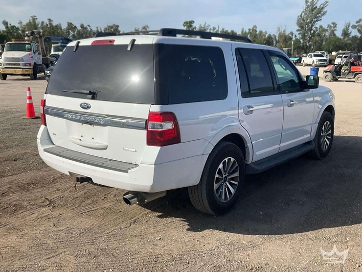 2016-ford-expedition-image-3