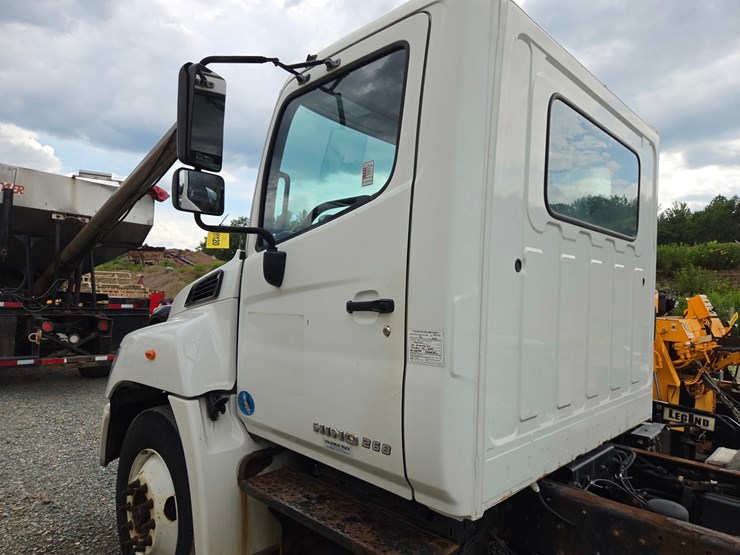 2013-hino-268-image-16