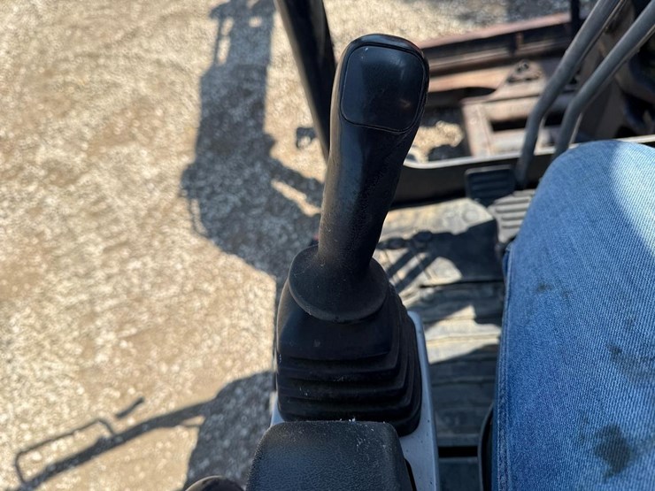 2017-kubota-kx040-4-image-25