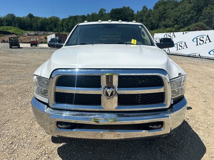 2017-dodge-3500-image-8