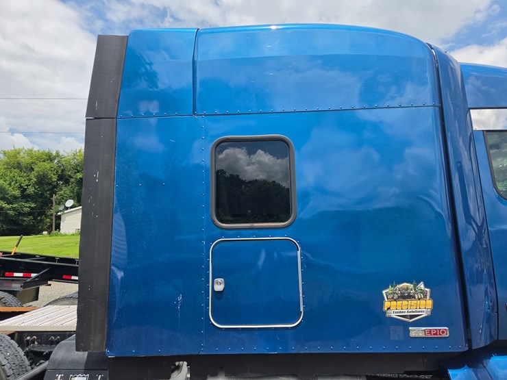2019-peterbilt-579-image-26