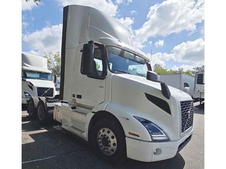2022-volvo-vnr300-image-1