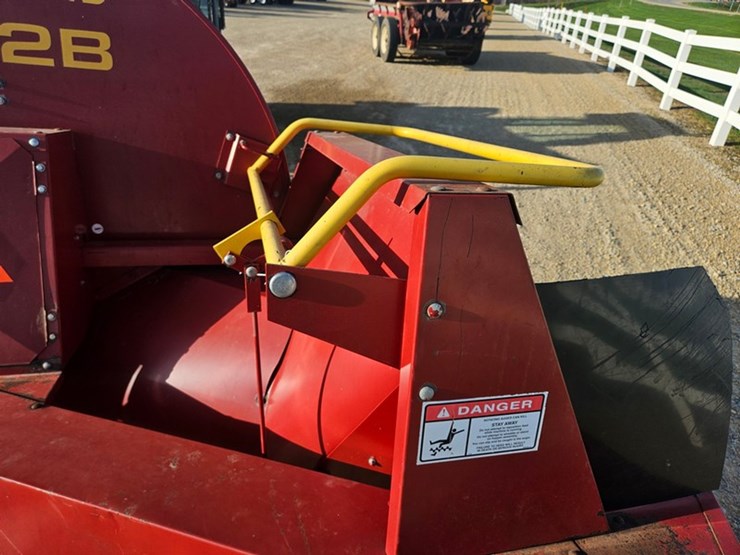 new-holland-f62b-image-15