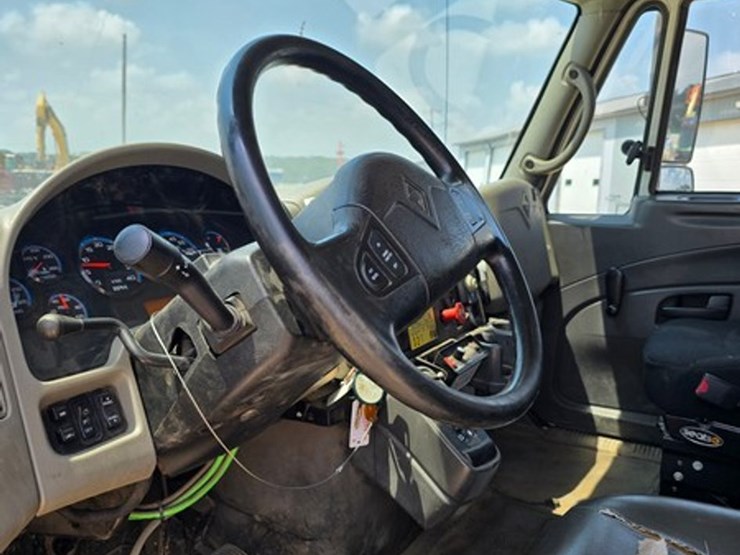 2009-international-durastar-4400-image-32