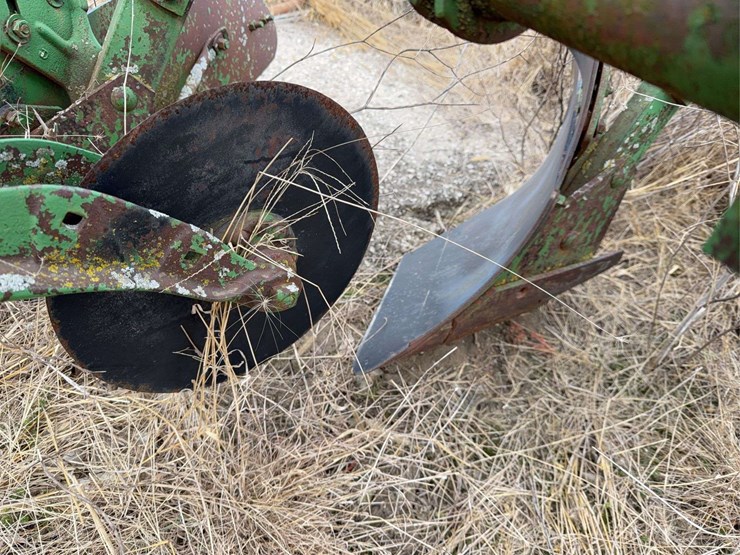 john-deere-pull-type-four-bottom-plow-image-8
