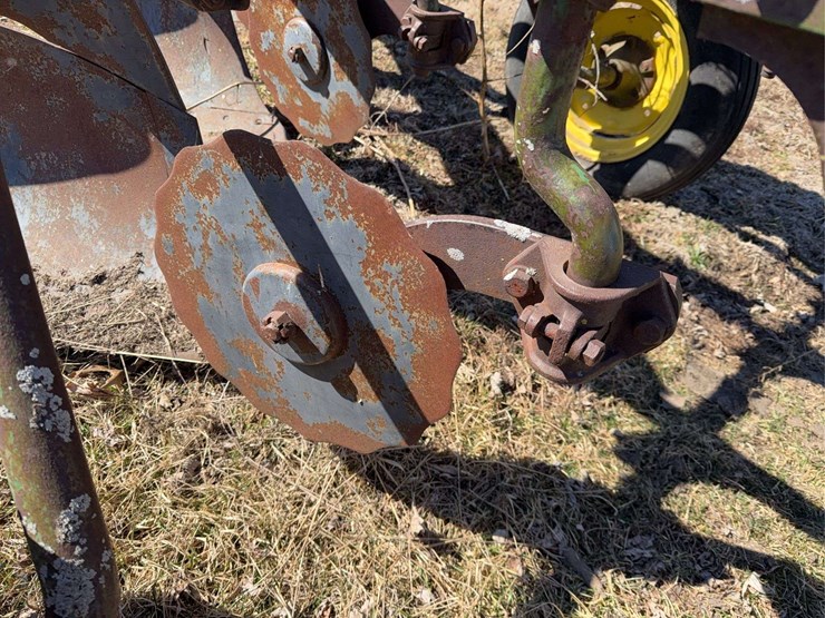 john-deere-pull-type-three-bottom-plow-image-18