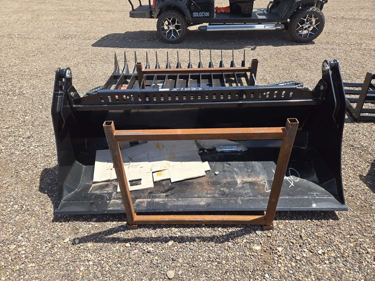 2026-giyi-skid-steer-quick-attach-(72")-4-in-1-bucket-image-6