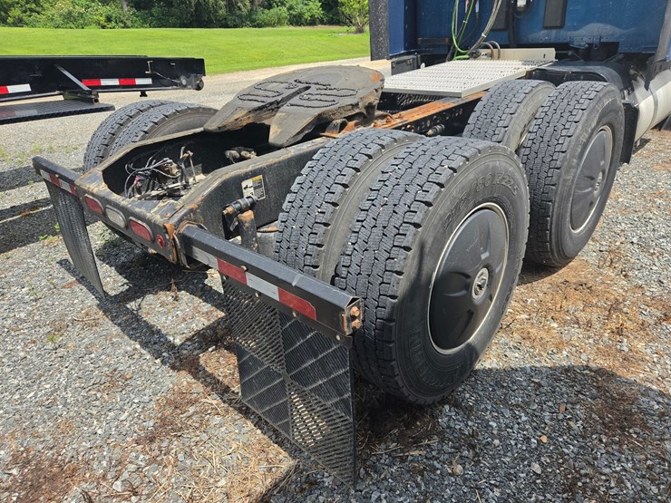 2019-peterbilt-579-image-12