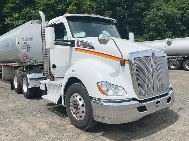 2015-kenworth-t680-image-1