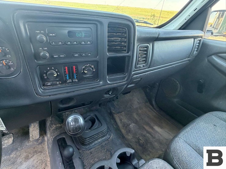 2005-chevrolet-silverado-1500-image-14