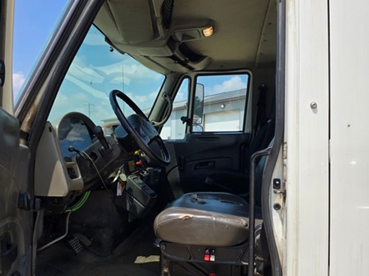 2009-international-durastar-4400-image-28