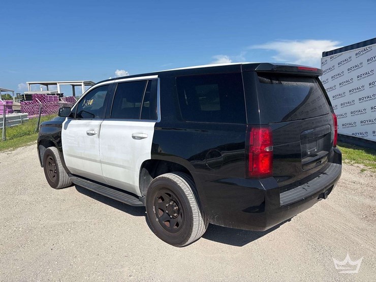 2018-chevrolet-tahoe-image-3