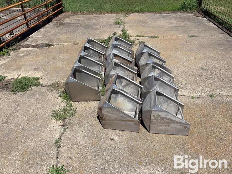 12”-stainless-steel-hog-feeders-image-4