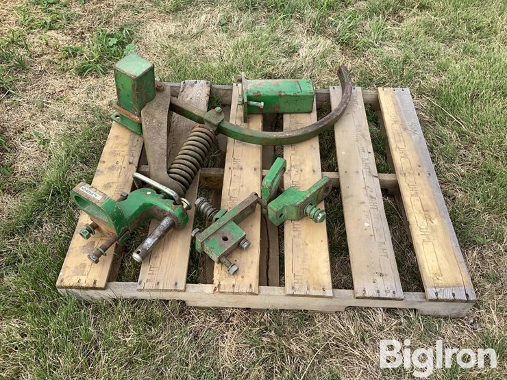 john-deere-various-tractor/tillage-parts-pallet-image-8
