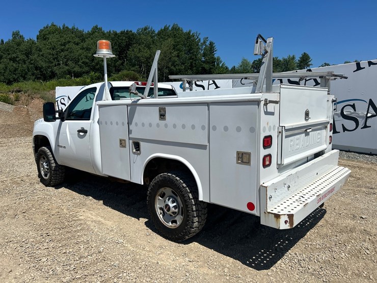2011-chevrolet-2500-image-3