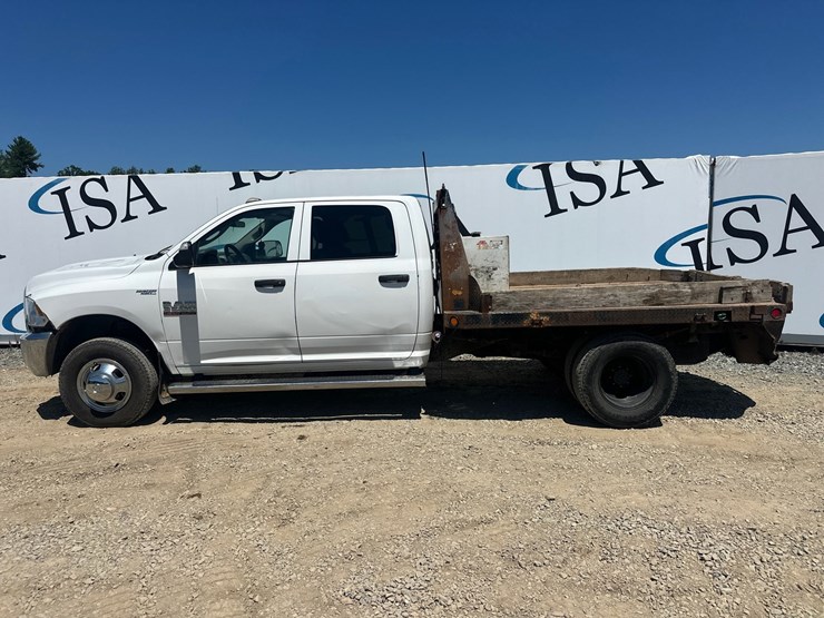 2017-dodge-3500-image-2