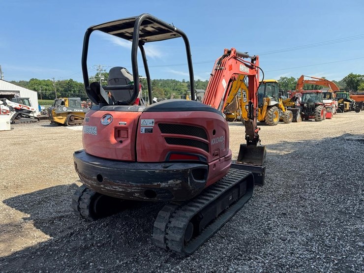 2017-kubota-kx040-4-image-4