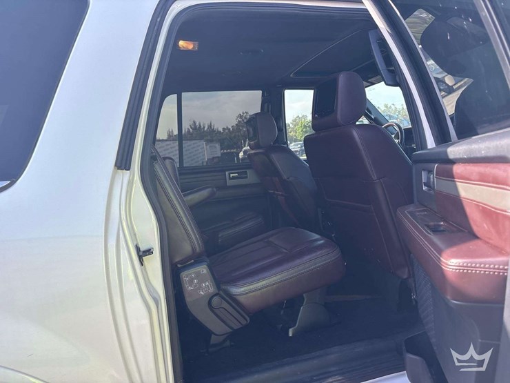 2015-ford-expedition-platinum-image-21