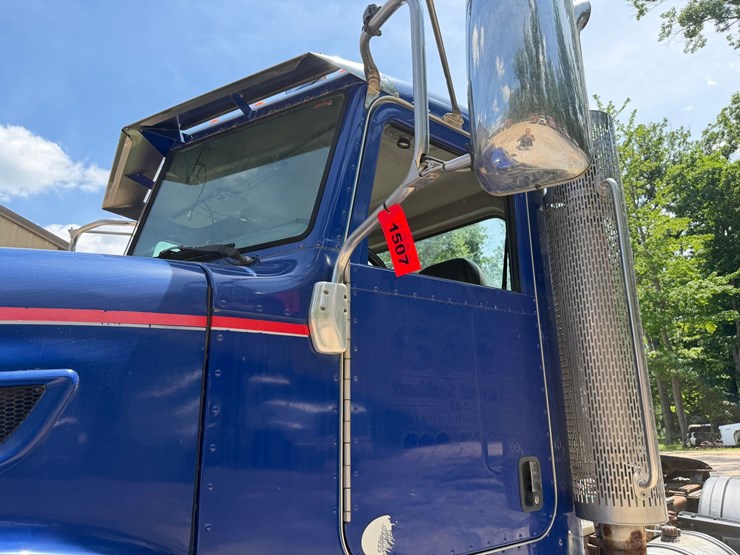 #1507-•-peterbilt-day-cab-truck-tractor-image-12