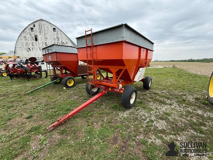 e-z-trail-275-bushel-gravity-wagon-image-1