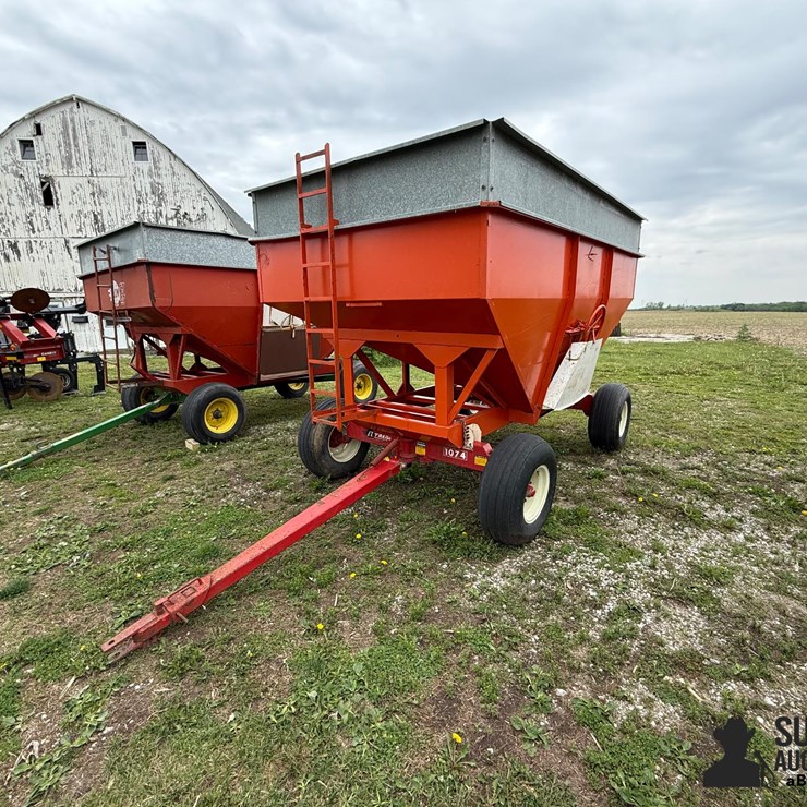 E-Z Trail 275 Bushel Gravity Wagon