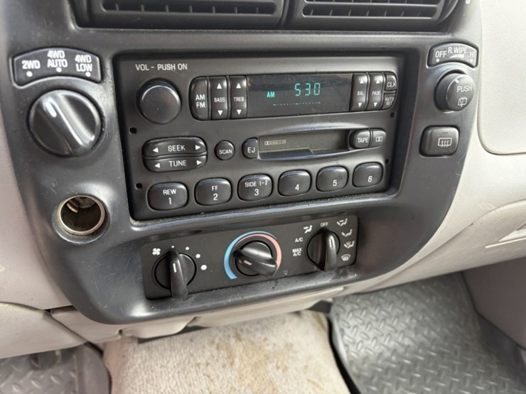 1996-ford-explorer-image-30