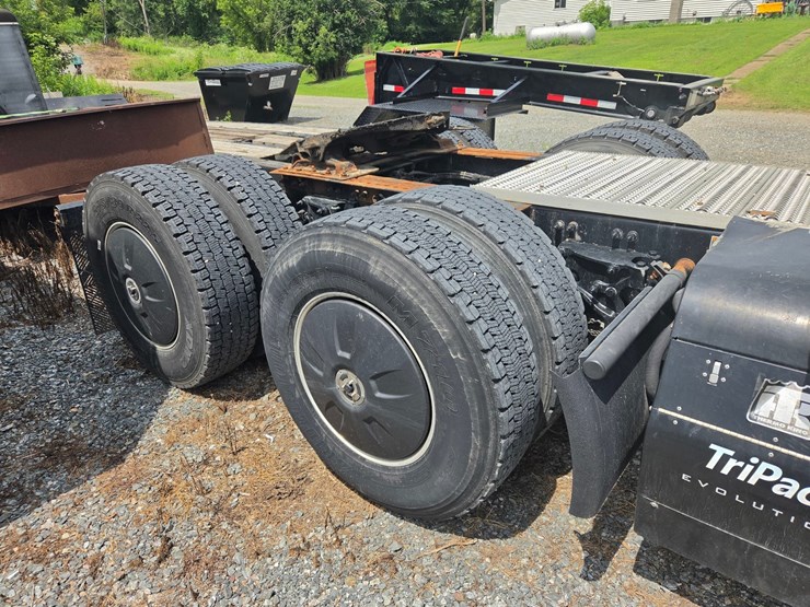 2019-peterbilt-579-image-13