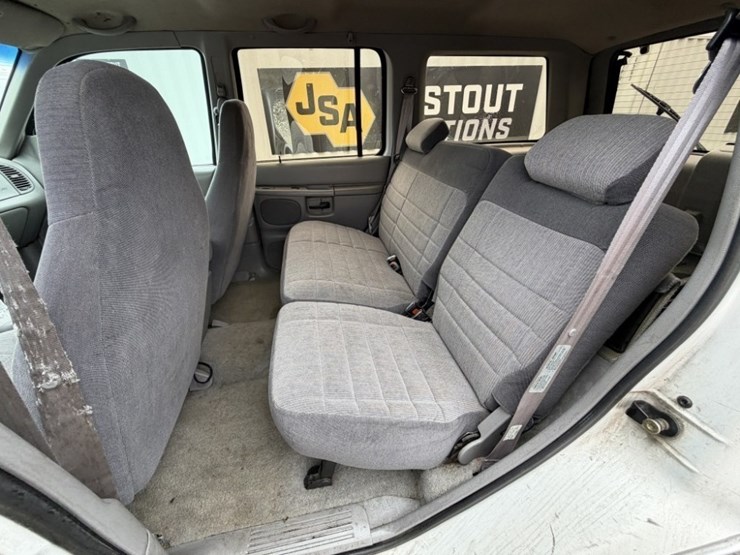 1996-ford-explorer-image-22
