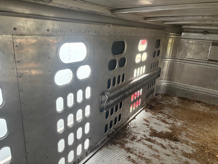 #2150-•-2017-barrett-53'-cattle-semi-trailer-image-40