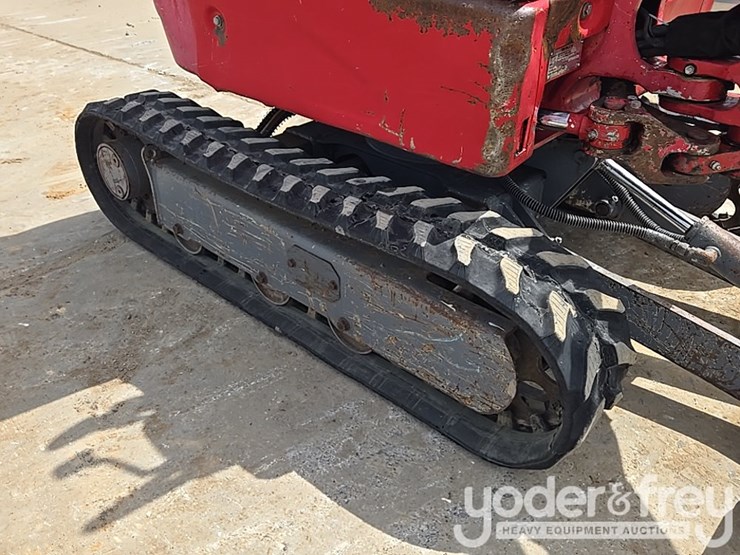 2017-takeuchi-tb210r-image-13