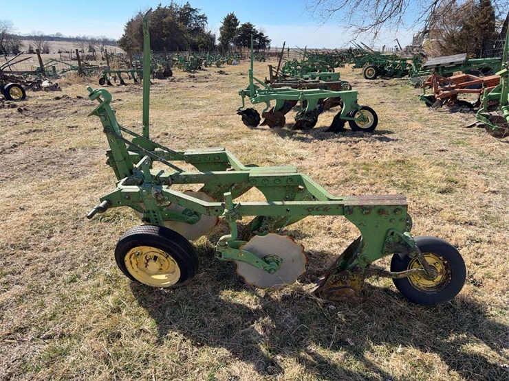 john-deere-three-point-three-bottom-plow-image-6
