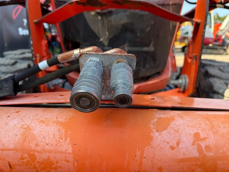2013-kubota-l4760-image-11