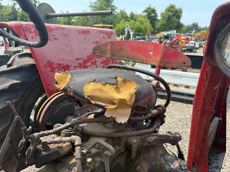 massey-ferguson-165-image-12
