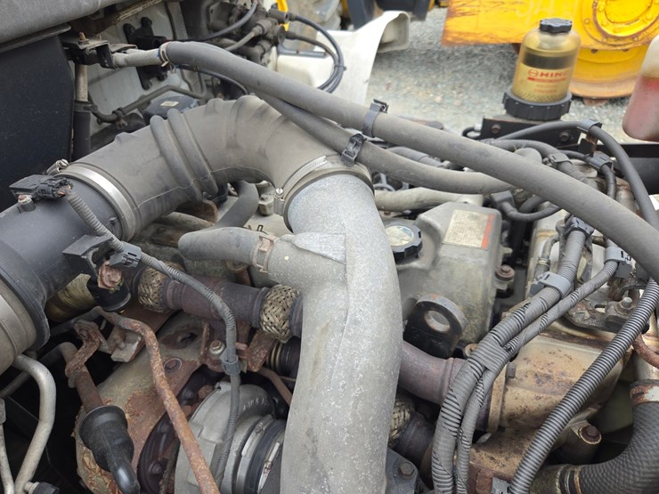 2013-hino-268-image-46