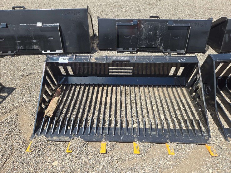 giyi-skid-steer-quick-attach-(66")-rock-bucket-image-1