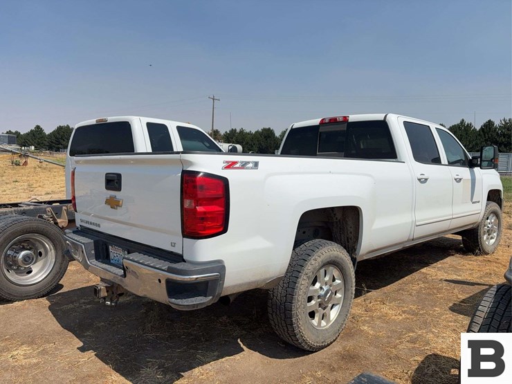 2015-chevrolet-silverado-2500hd-image-4