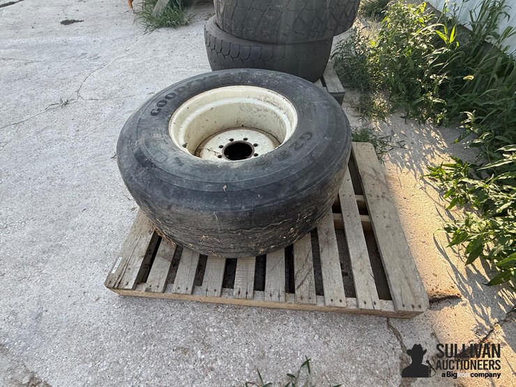 spare-brent-wagon-tire-&-rim-image-7