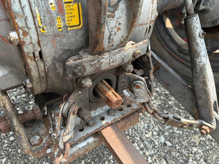 massey-ferguson-165-image-17