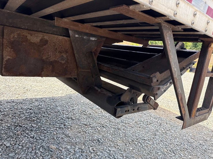2018-hino-268-image-31