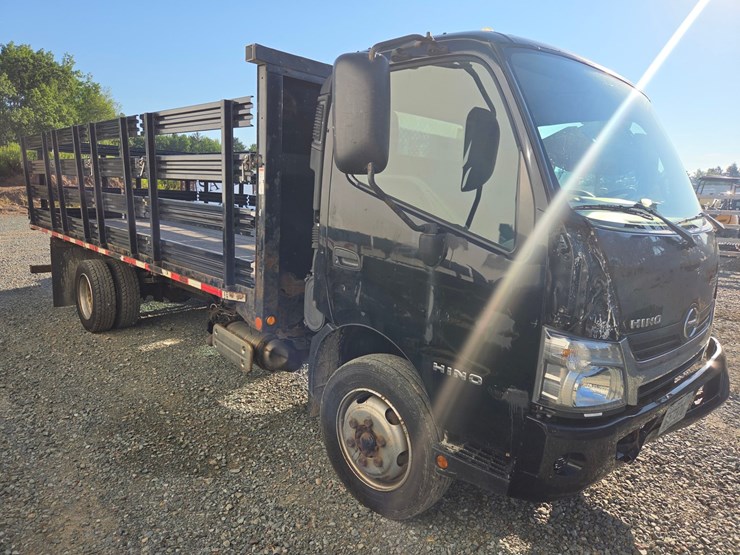 2015-hino-195-image-6