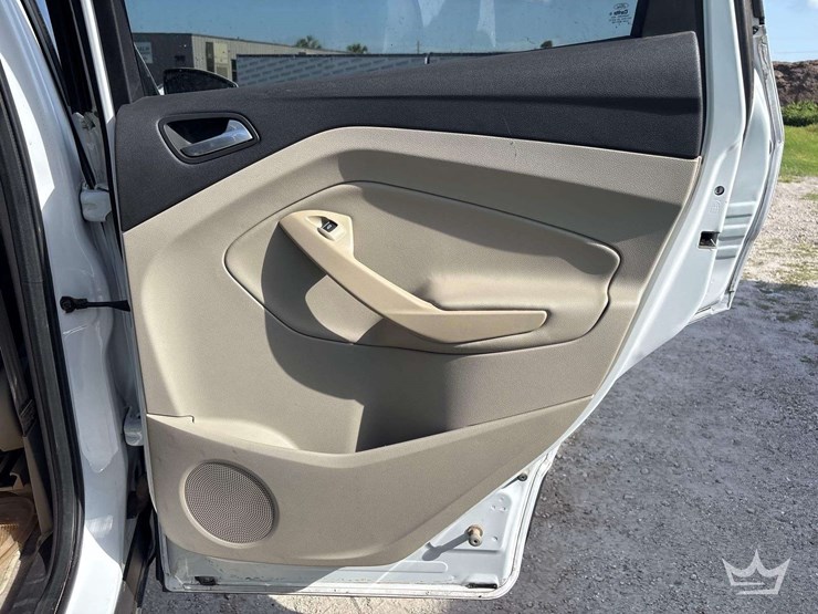 2013-ford-escape-image-24