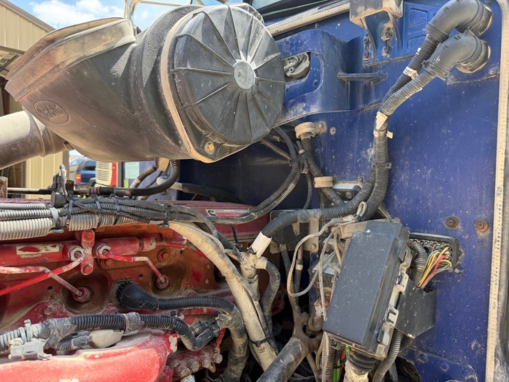 #1507-•-peterbilt-day-cab-truck-tractor-image-61