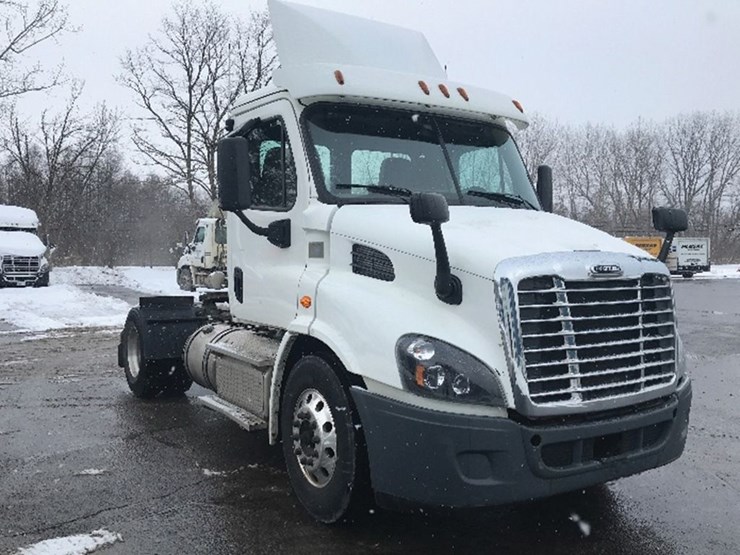 2018-freightliner-cascadia-113-image-1