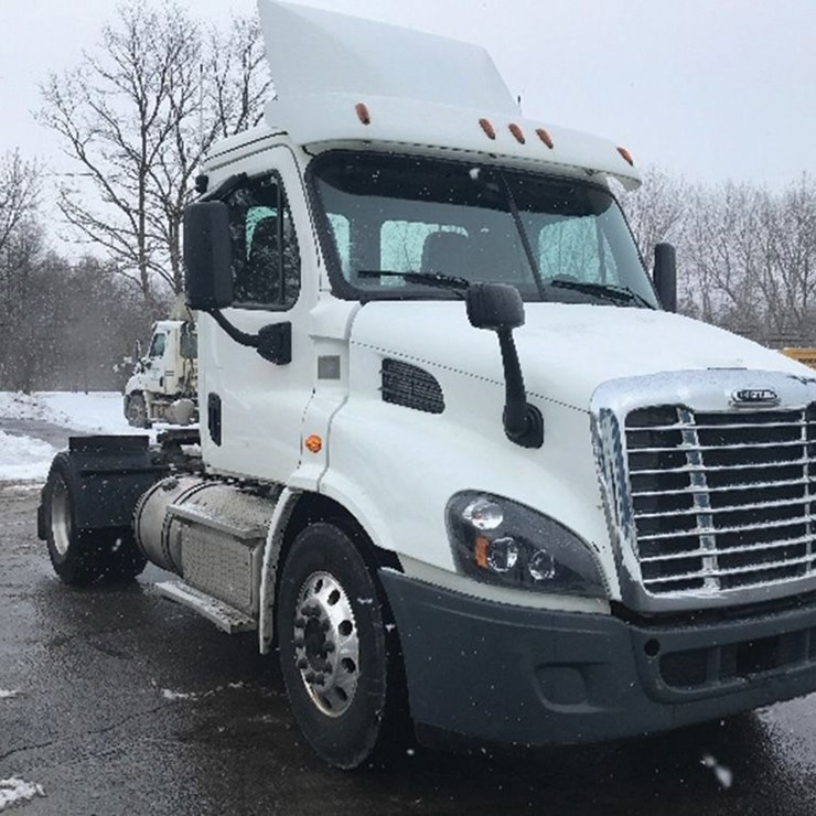 2018 FREIGHTLINER CASCADIA 113