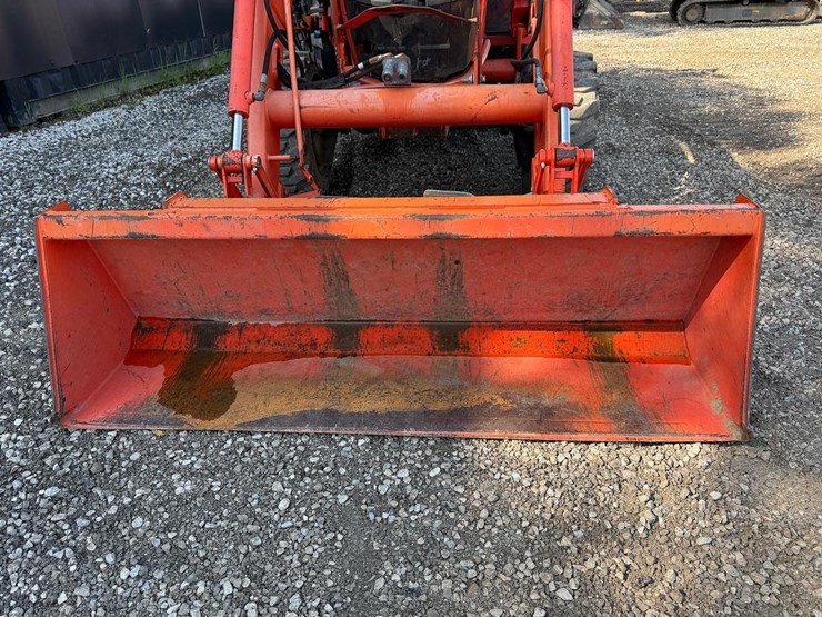 2013-kubota-l4760-image-9