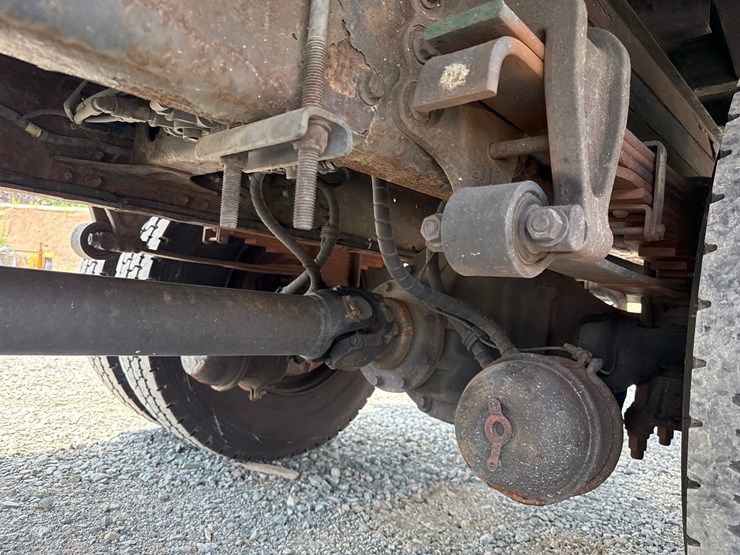 2018-hino-268-image-29