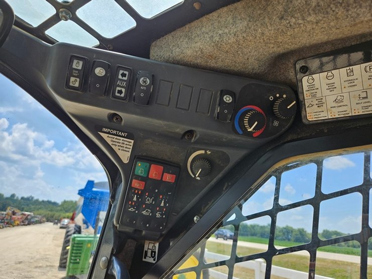 deere-325g-image-34