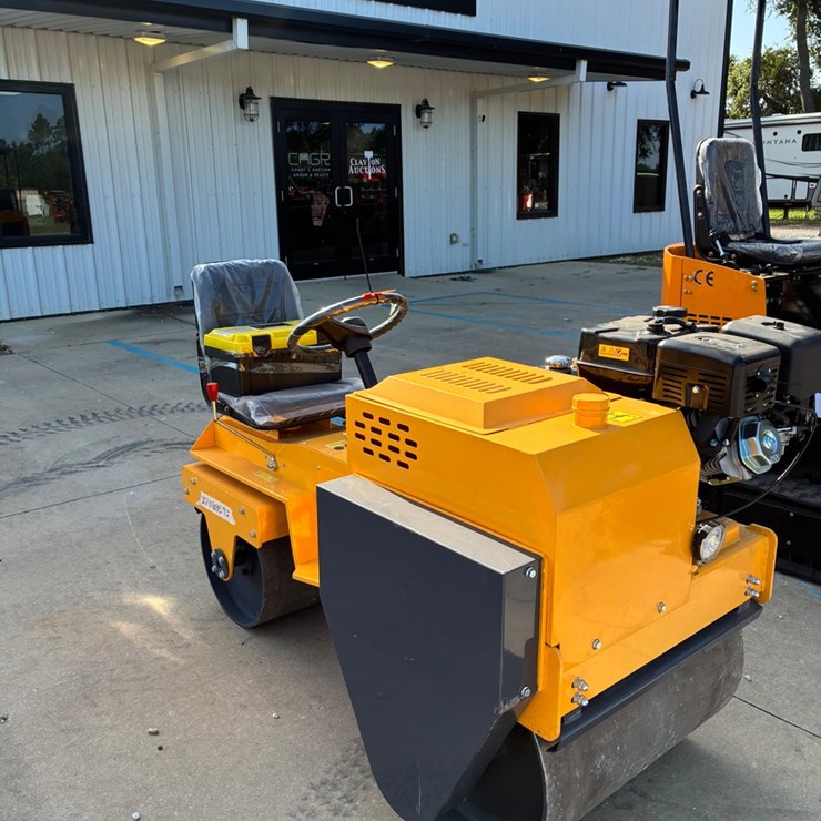#9944 • SL 850 vibratory road roller