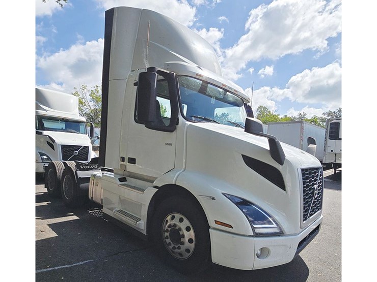 2022-volvo-vnr300-image-1